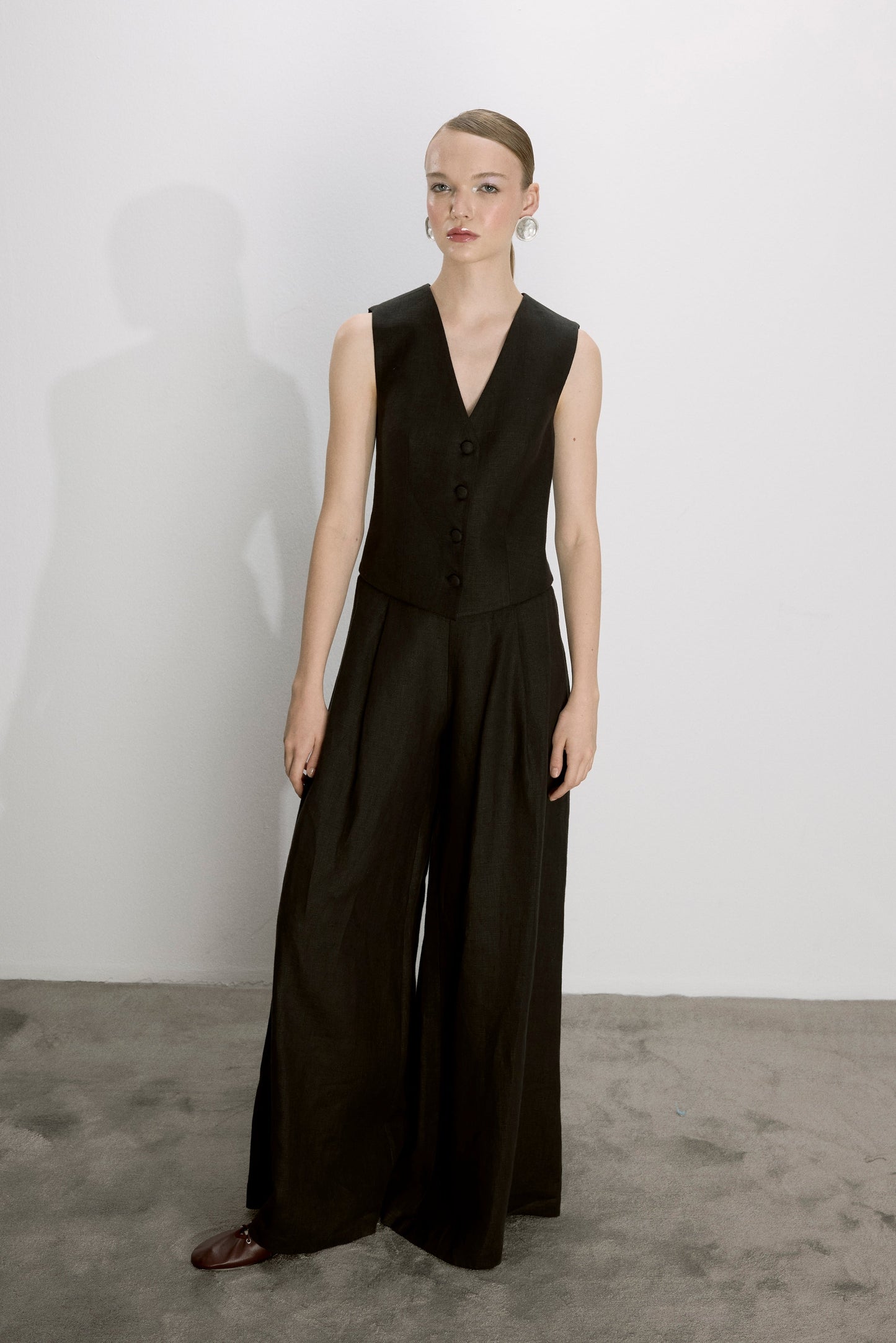 Mui Wide Leg Linen Trousers in Black