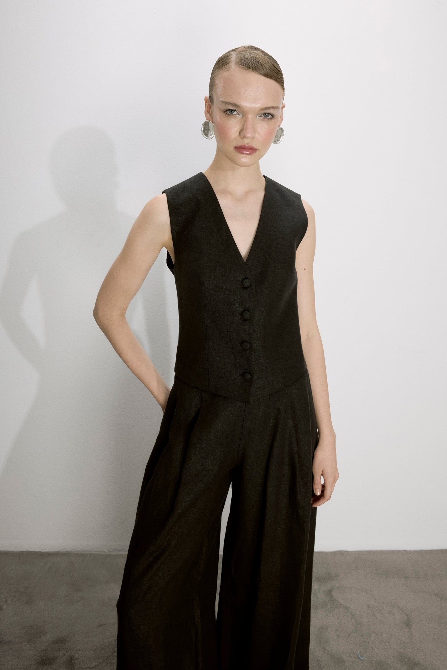 Mui Wide Leg Linen Trousers in Black