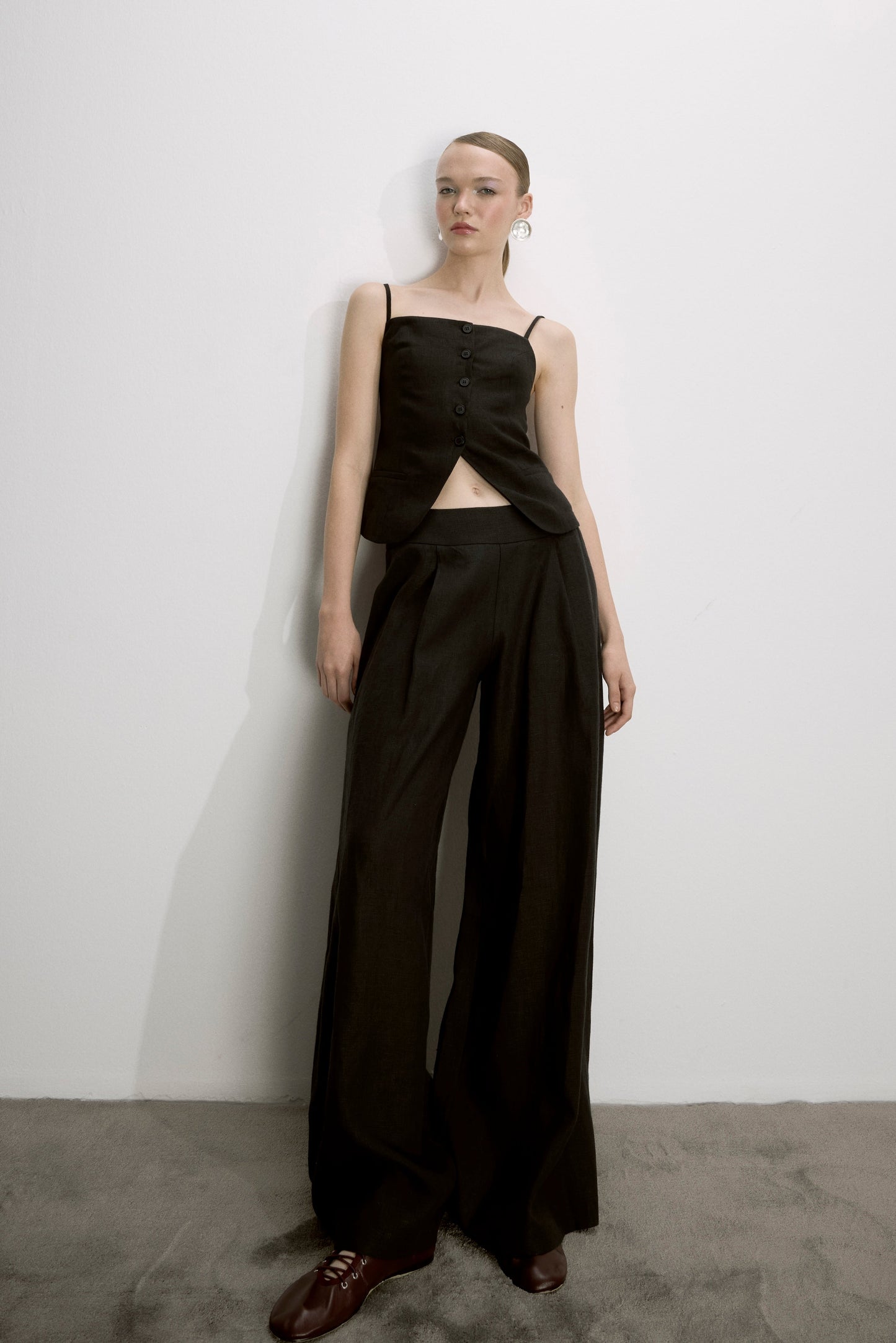 Mui Wide Leg Linen Trousers in Black