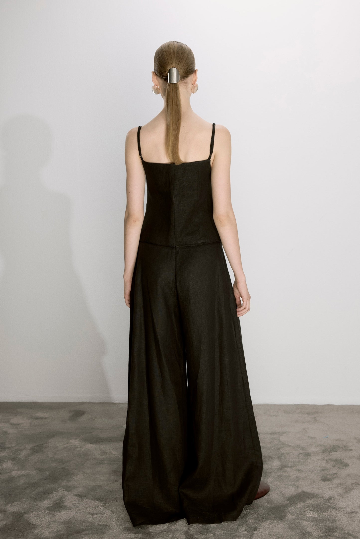 Mui Wide Leg Linen Trousers in Black