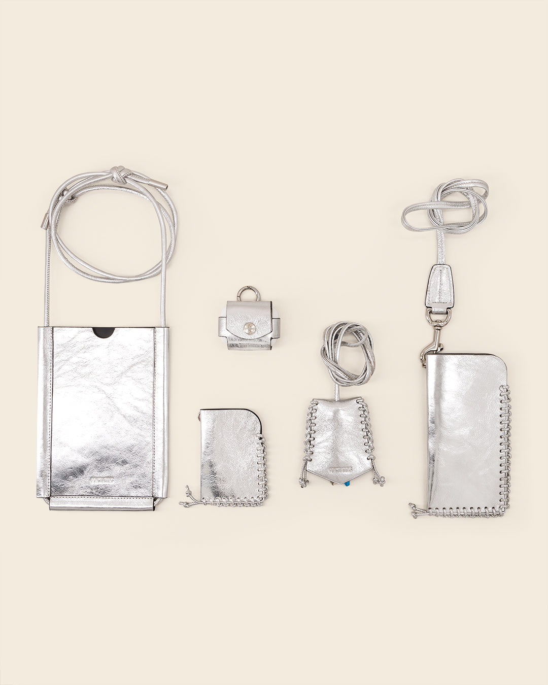 YARI 2.0 - Universal AirPods Case - Crinkled Silver Metallic Leather
