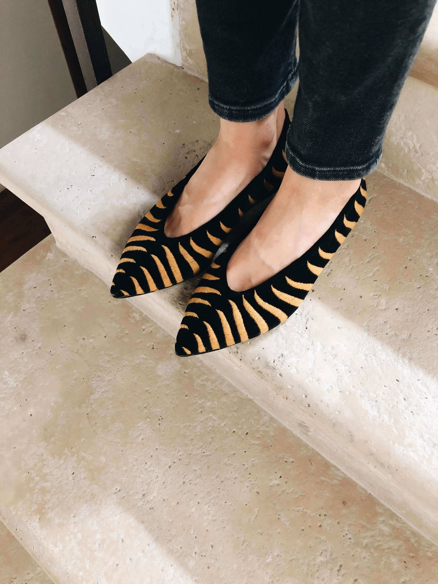 Félin Noir Vegan Flats Flats Momoc Shoes