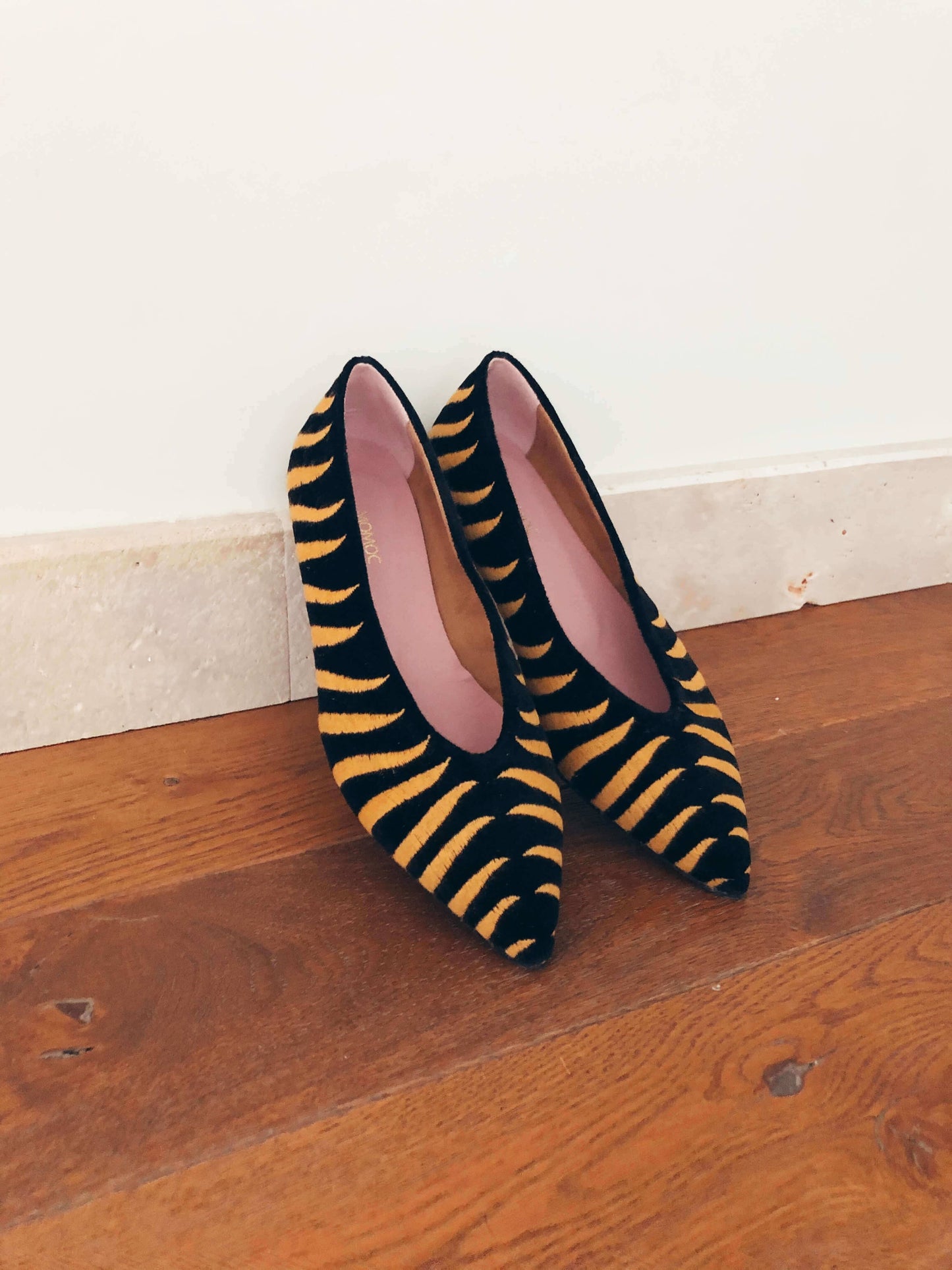 Félin Noir Vegan Flats Flats Momoc Shoes