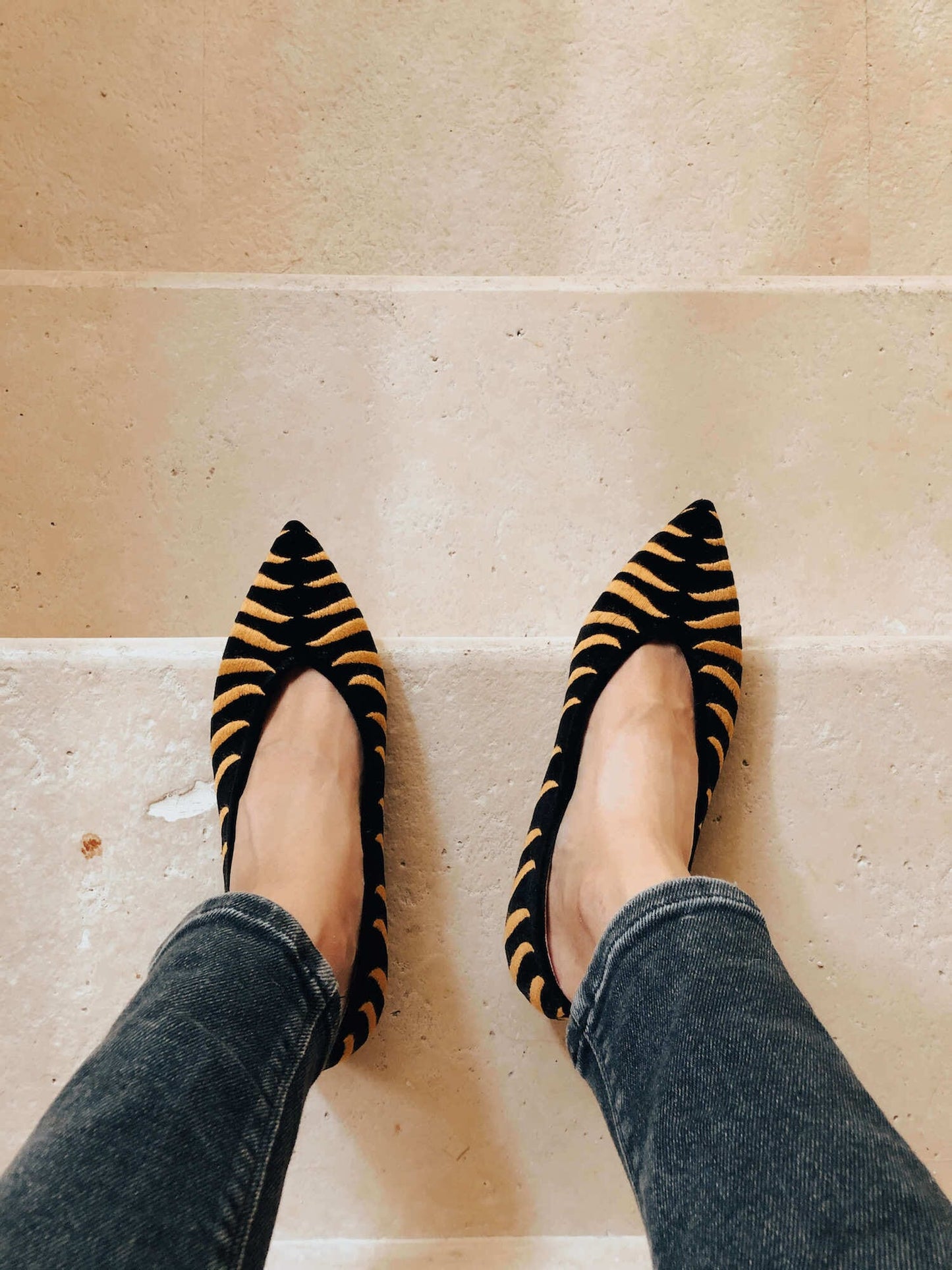 Félin Noir Vegan Flats Flats Momoc Shoes