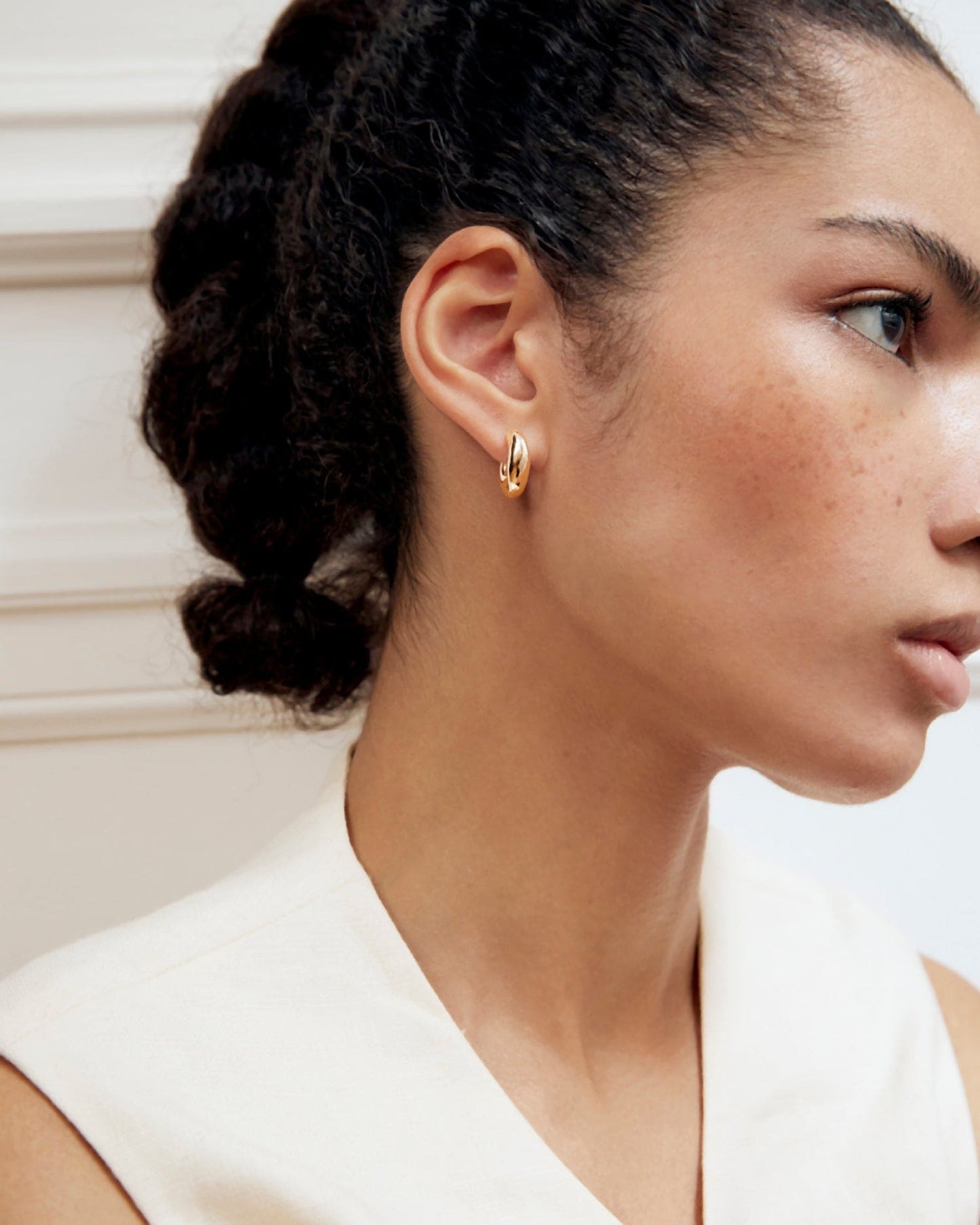 The Huggie Earrings - Gold