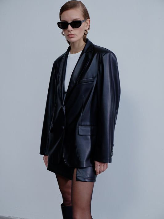 Boxy Vegan Leather Blazer in Noire