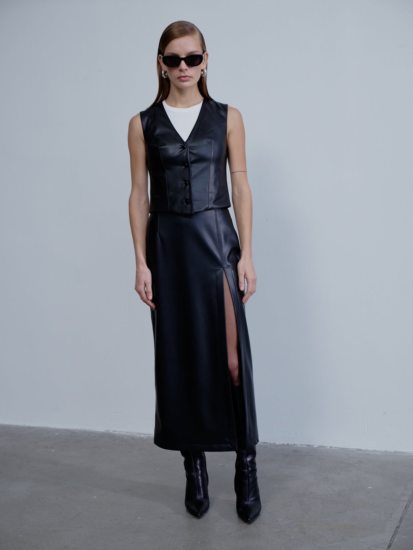 Brita Vegan Leather Vest in Noire