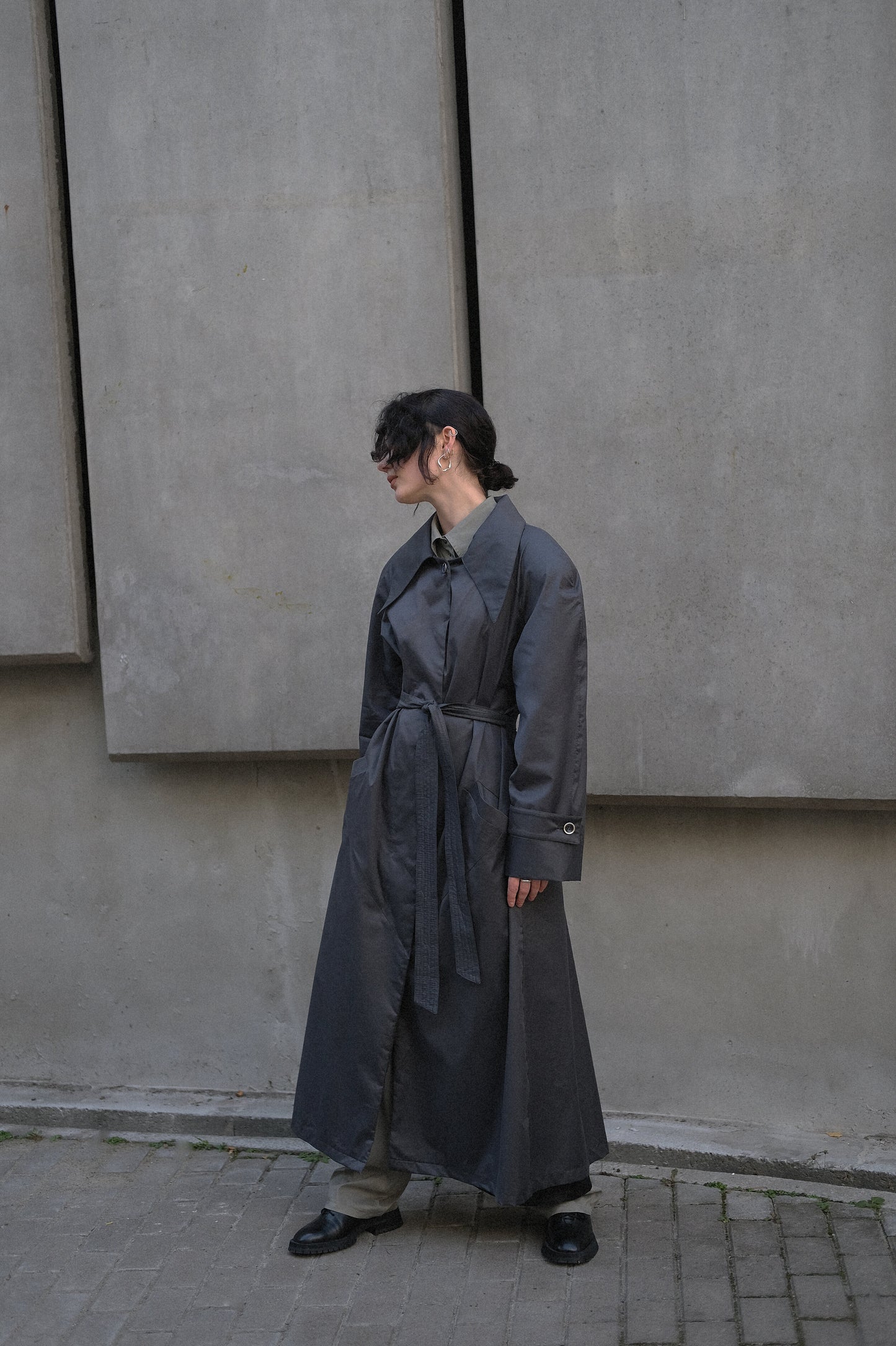 Kamenets Grafite Pointed Collar Trench