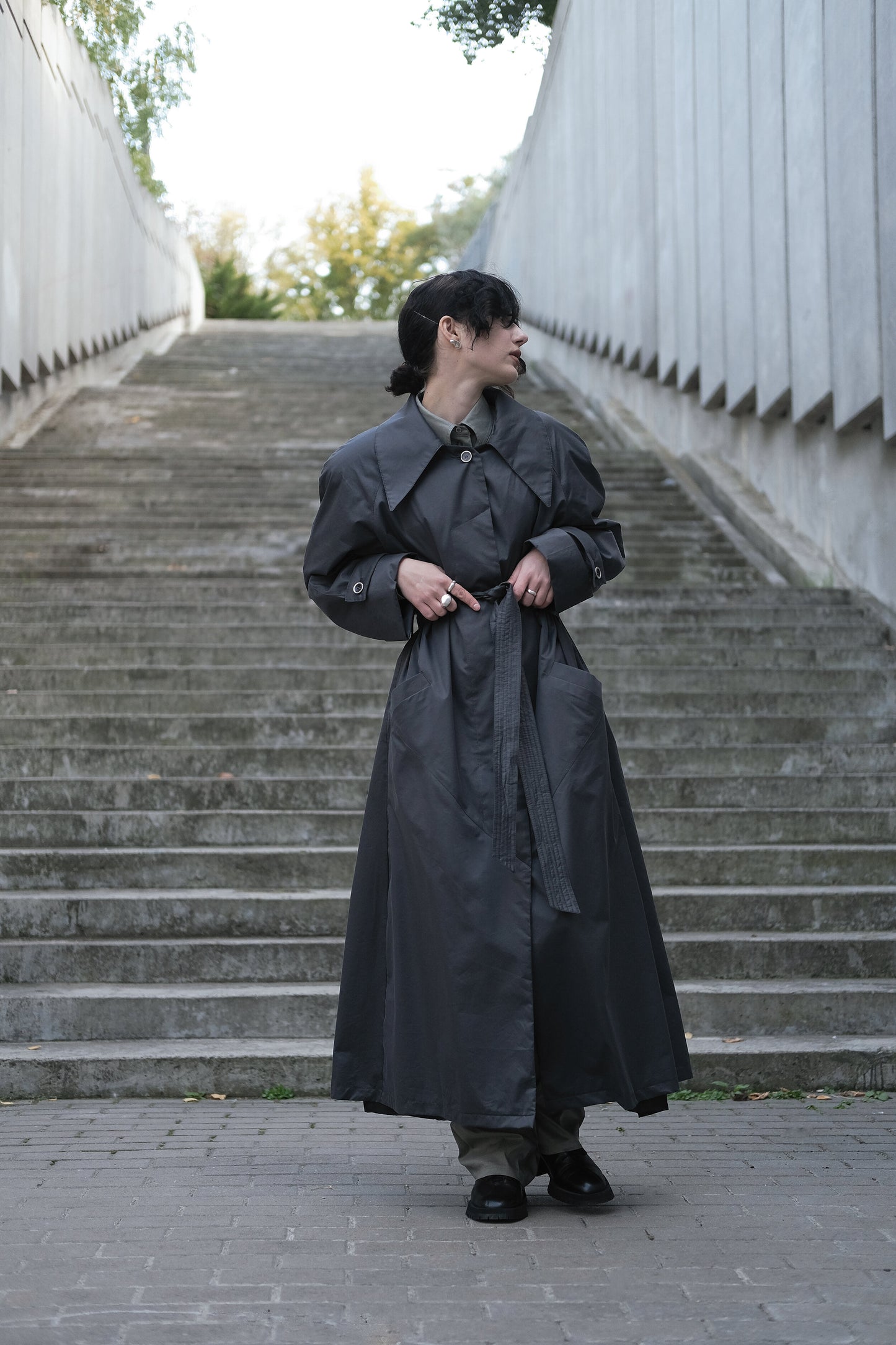 Kamenets Grafite Pointed Collar Trench