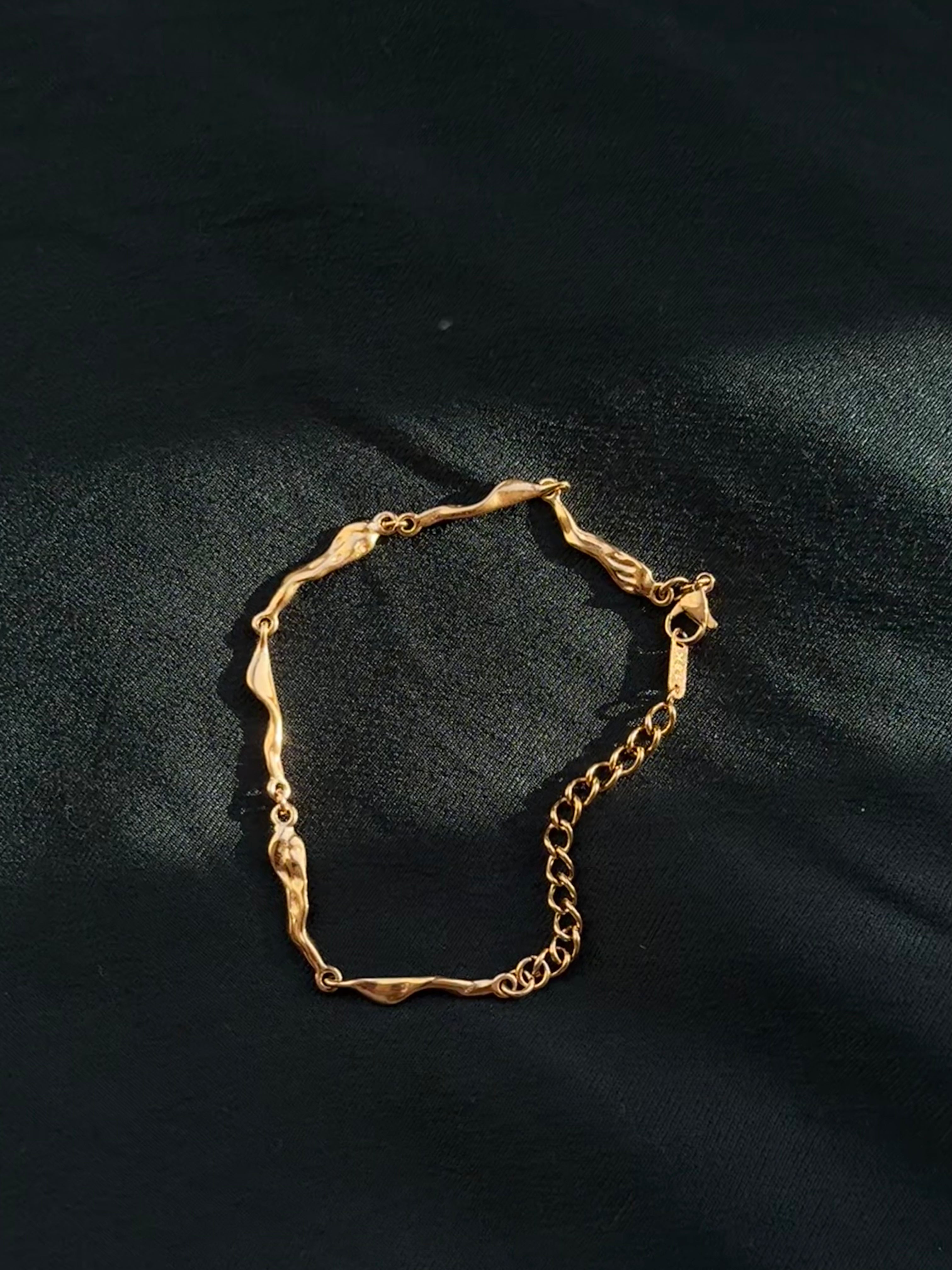 Ume bracelet – LabelRow