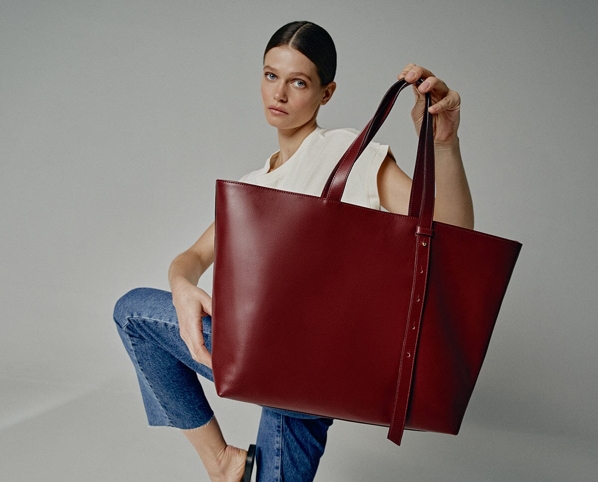 Surène leather tote Louis Vuitton Red in Leather - 37488500